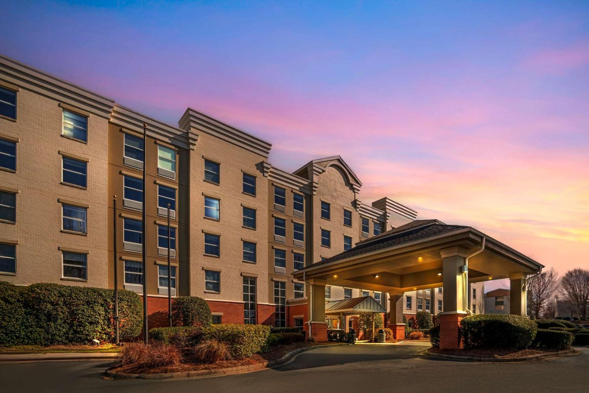 Comfort Suites Near Birkdale Village- Хънтърсвил Екстериор снимка