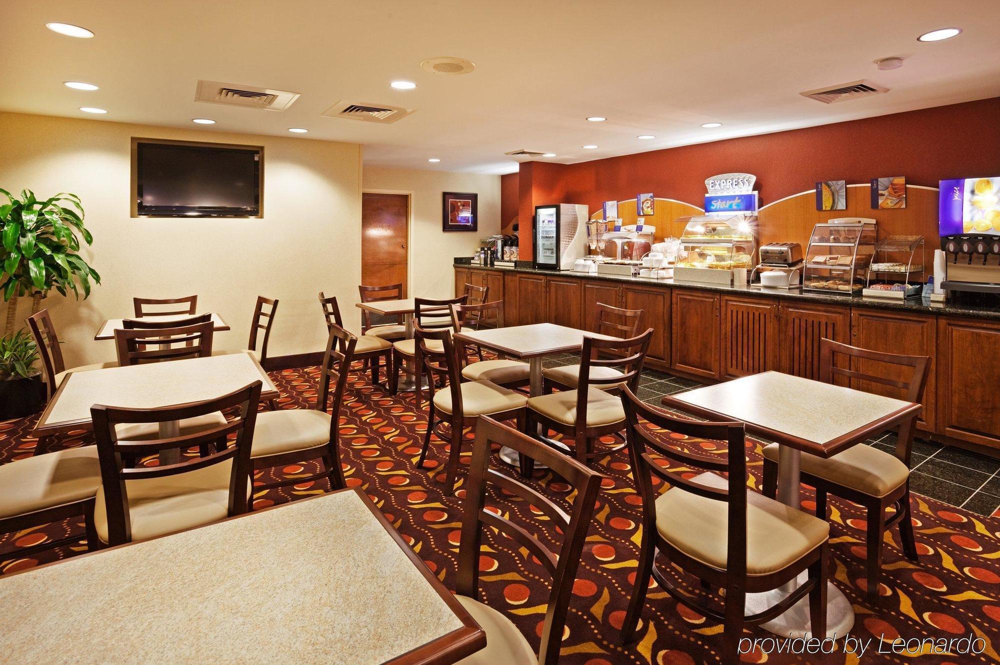 Comfort Suites Near Birkdale Village- Хънтърсвил Ресторант снимка