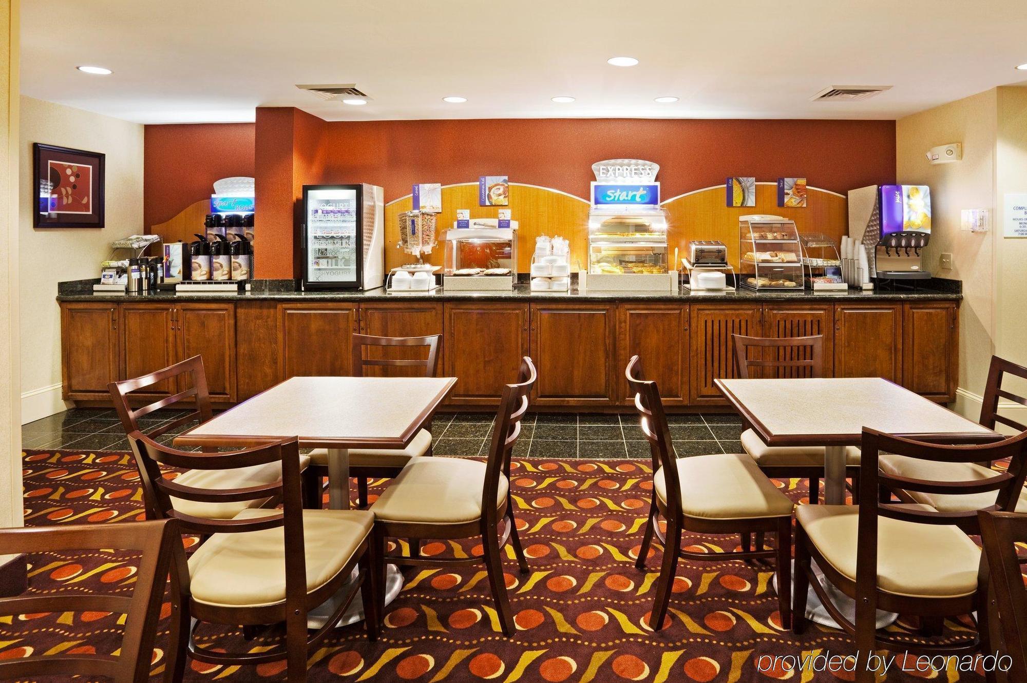 Comfort Suites Near Birkdale Village- Хънтърсвил Ресторант снимка
